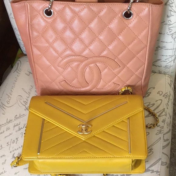CHANEL Handbags - CHANEL CC CHAIN LEATHER SHOULDER/CROSSBODY BAG & Petit GST Bag